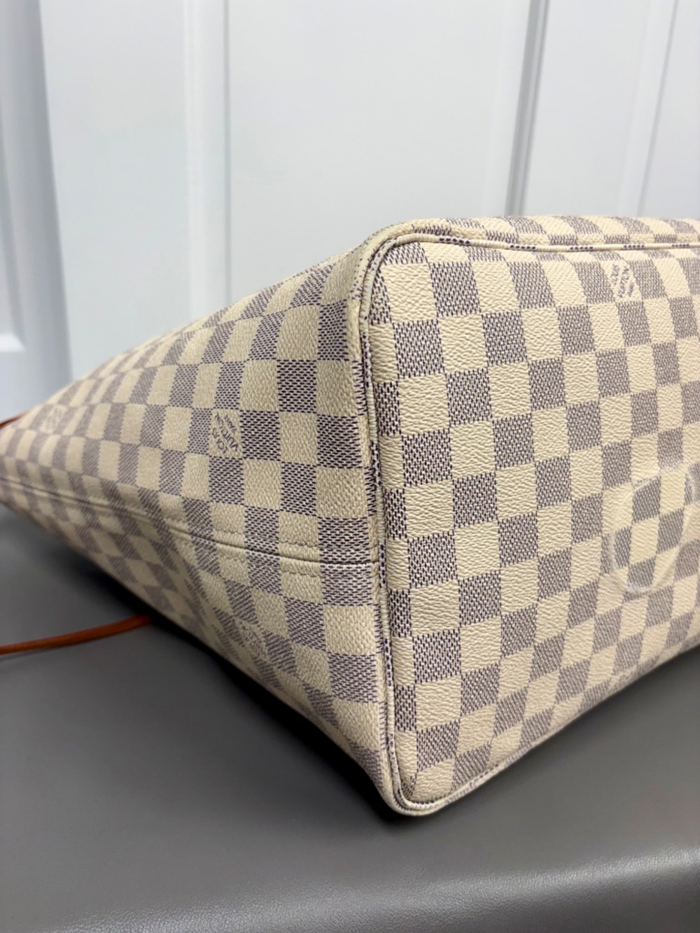 Louis Vuitton Neverfull GM Damier Azur with Pouch - Picture 3 of 15